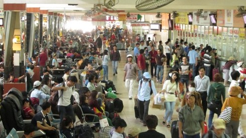 Vật vã ở bến xe chờ về quê ăn tết - ảnh 1
